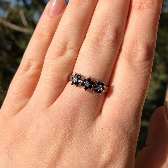 NWOT 925 sterling silver black spinel flower ring - Picture 4 of 7
